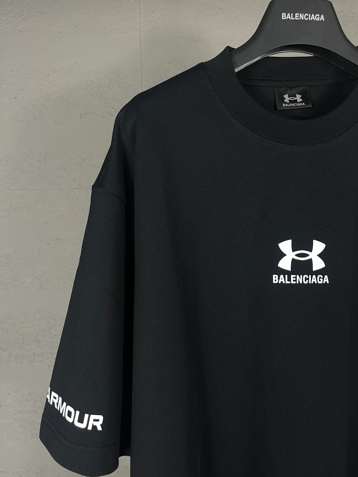 【 . Quality】BALENCI*GA/ Under Armour T # SS 25 New Arrival。 ， 。 。 ZP 。 260 ， . ， 。 。Classic LOGO ， ， ， 。 . 。 OS . Same Style ：BL 253621 ：Black Size：XS S M L